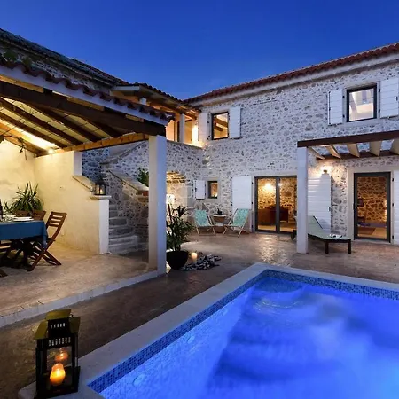 Dvori Holiday home *