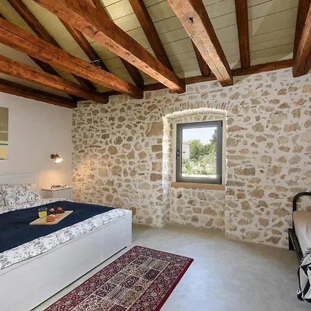 Casa de Férias Dvori Nin