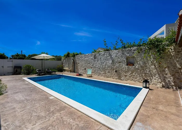 Dvori Дом отдыха Нин